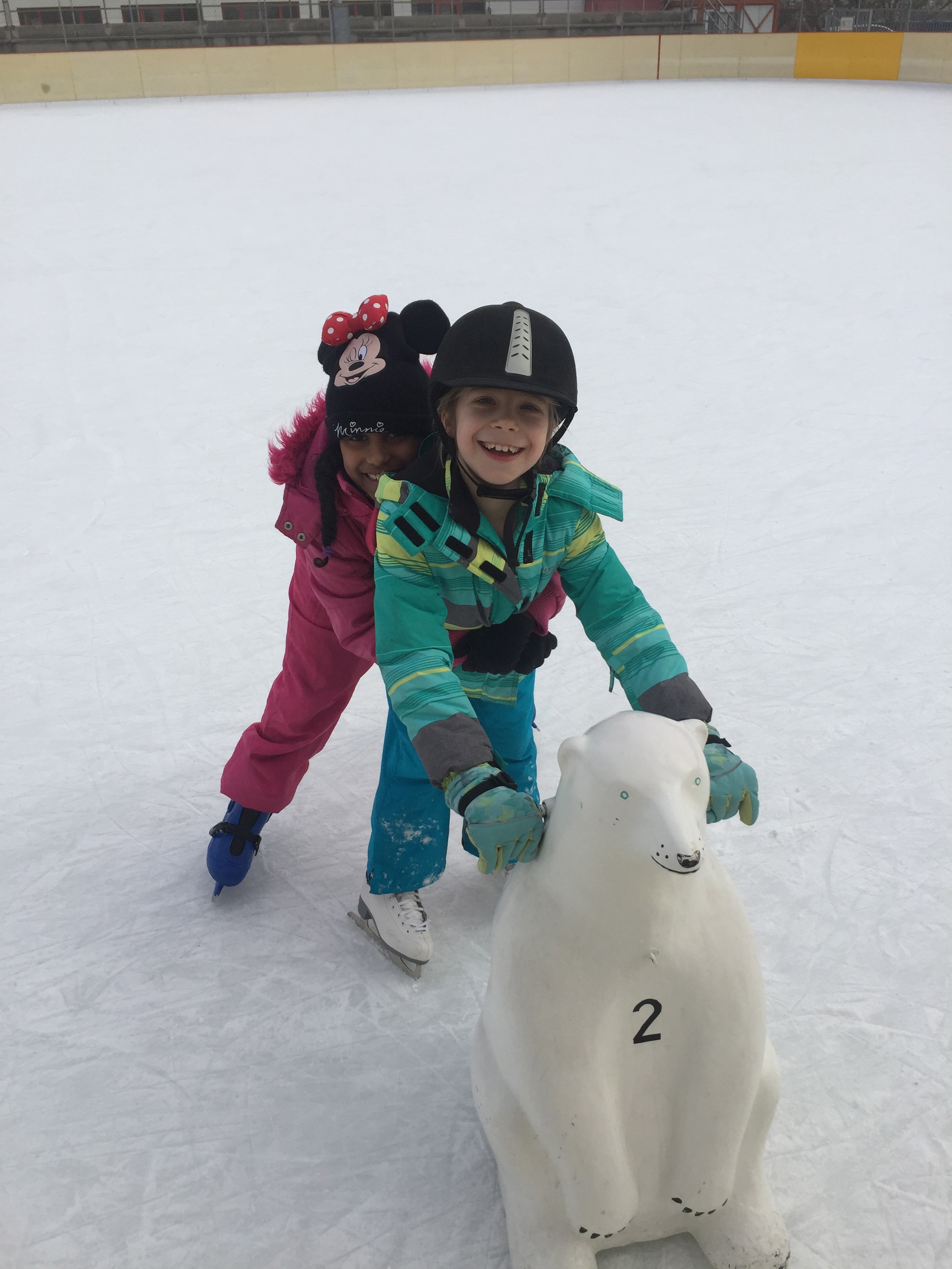 Eislaufen mit Eisbär