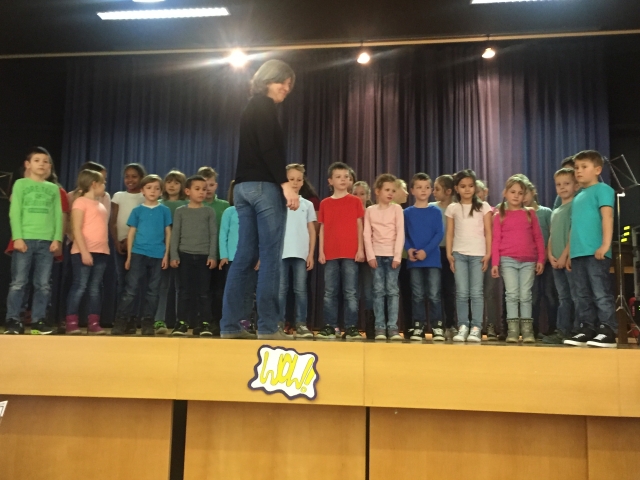 Kinder beim Singen